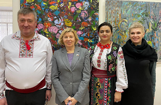 Наталия Пилюс посетила выставку молдавских деятелей искусств в Туле